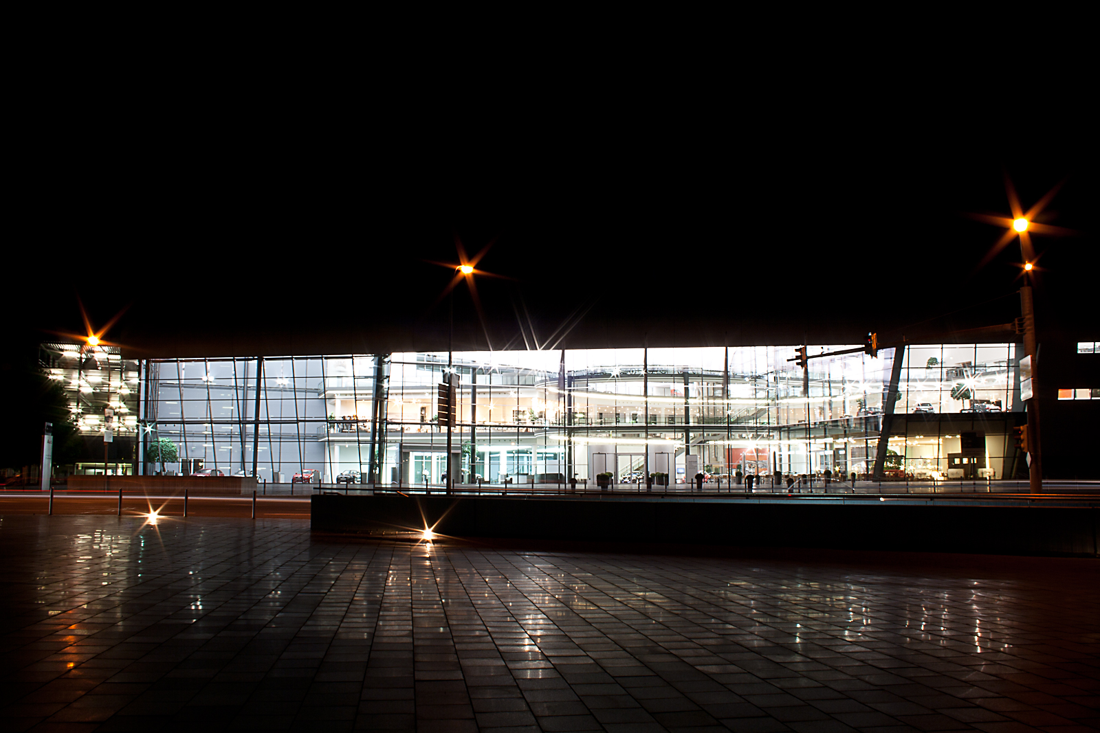 Audiforum in Neckarsulm bei Nacht