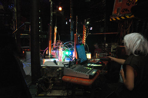 audiovisuelle Installation auf der Kultur- Insel MS Stubnitz in Frankreich