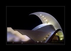 Auditorio de Tenerife nach Einbruch der Dunkelheit