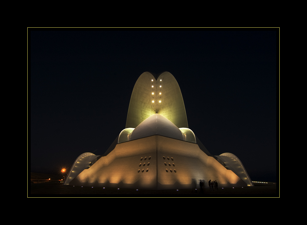 Auditorio de Tenerife nach Einbruch der Dunkelheit