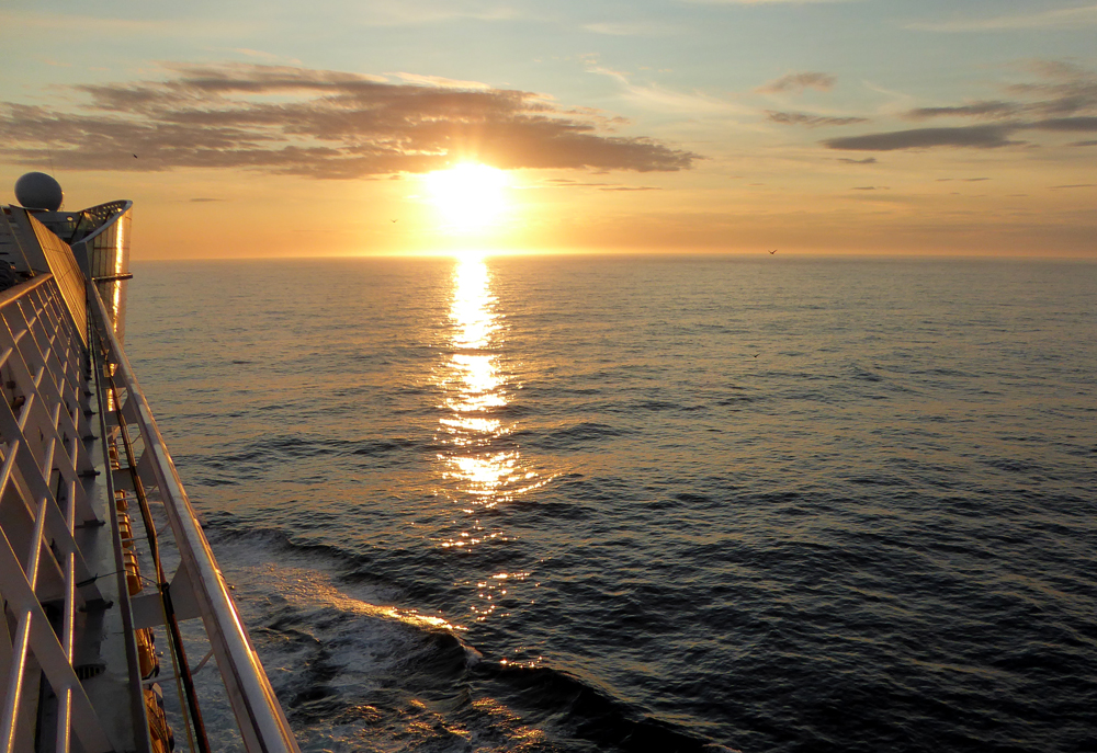 Auf AIDA dem Sonnenuntergang entgegen