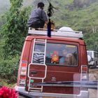 Auf aufgeweichten Schotterpisten nach Darjeeling hinauf