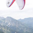 Auf Augenhöhe mit dem Paraglider