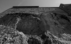 Auf brüchigem Fundament