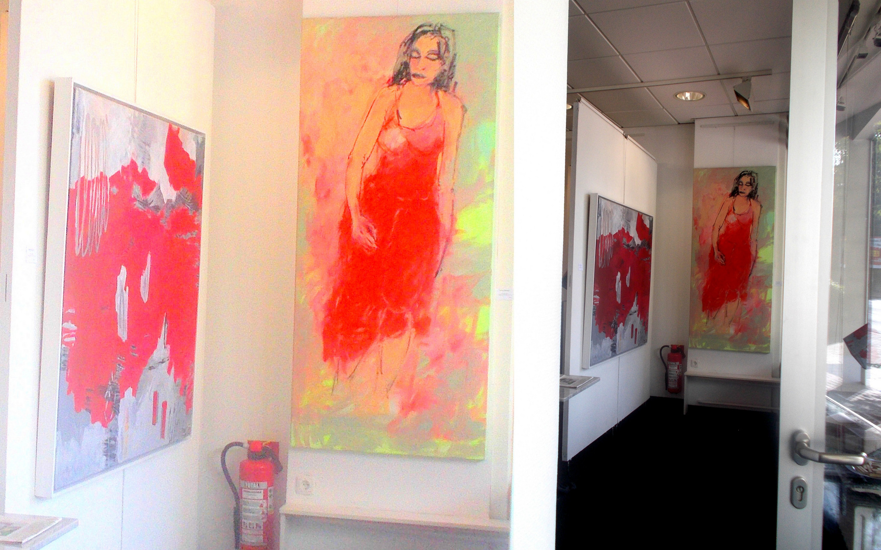 Auf de Ausstellung:  Lady in red !!