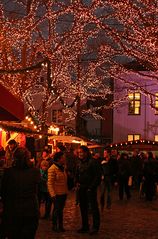 Auf dem Adventmarkt in Friedberg bei Augsburg