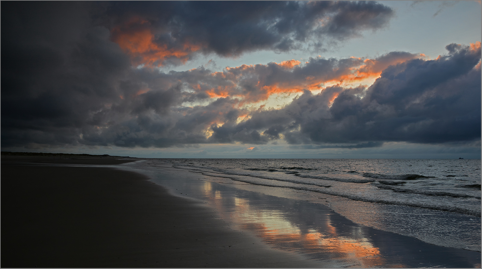 Auf dem allabendlichen Strandgang   . . .