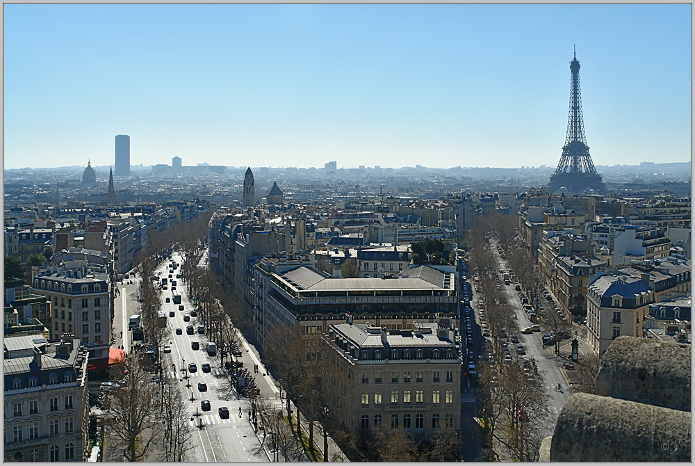 Auf dem Arc de Triomphe