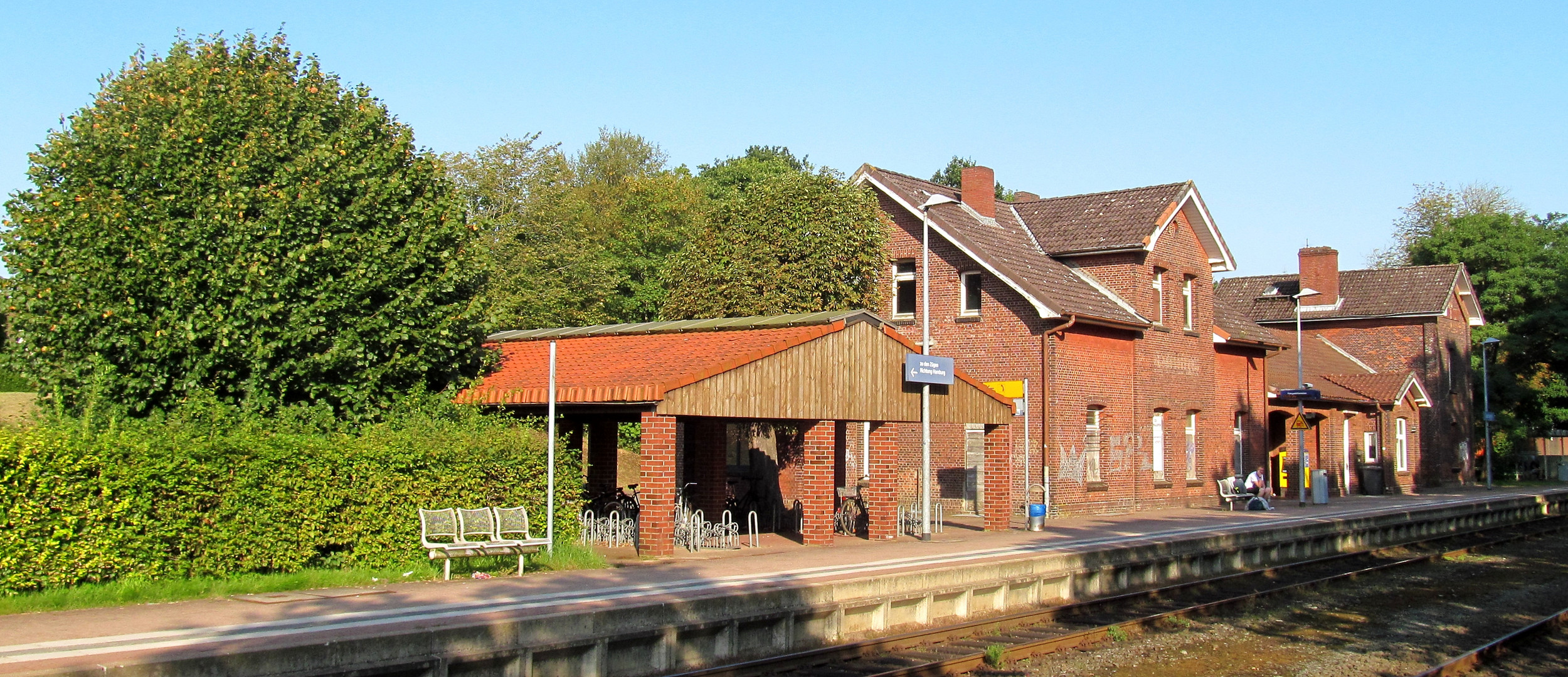 auf dem Bahnhof in Cadenberge ...