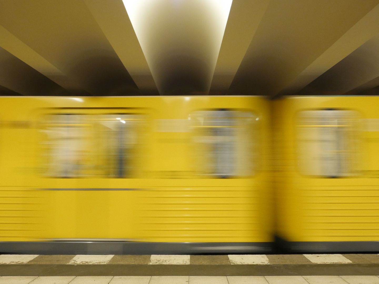 Auf dem Bahnsteig... unbearbeitet