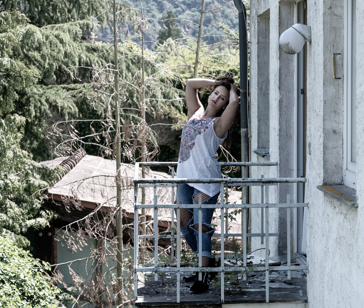 Auf dem Balkon Foto Bild people indoor woman Bilder Auf dem Balkon Foto Bild people indoor woman Bilder