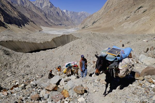 Auf dem Baltoro-Gletscher
