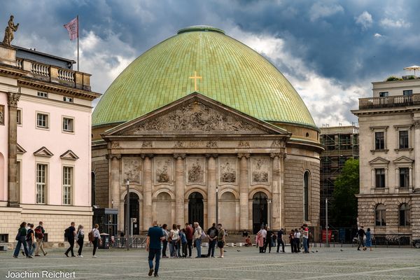 Auf dem Bebelplatz von Berlin