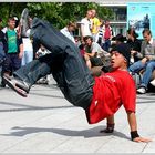 Auf dem Breitscheidplatz vor dem "Wasserklops"