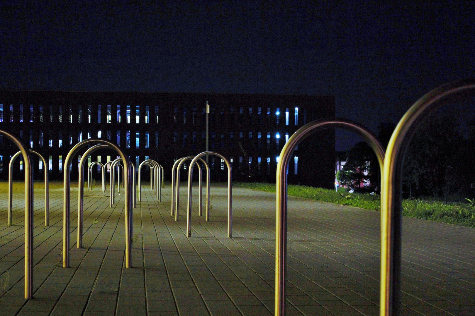 Auf dem Campus der FH Osnabrück bei Nacht