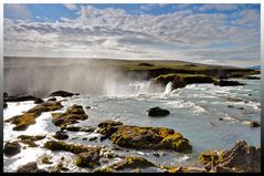 Auf dem Dach des Godafoss, dem Wasserfall der Götter.