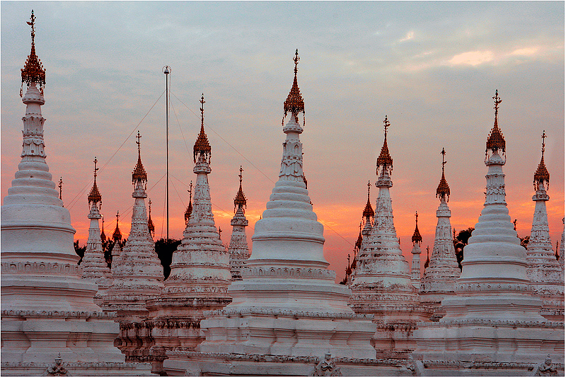 Auf dem Dach des grössten Buches der Welt in Mandalay
