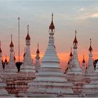 Auf dem Dach des grössten Buches der Welt in Mandalay