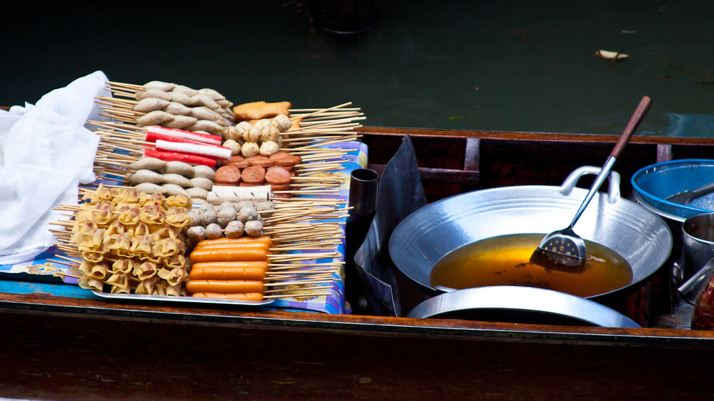 Auf dem Damneon Floating Market