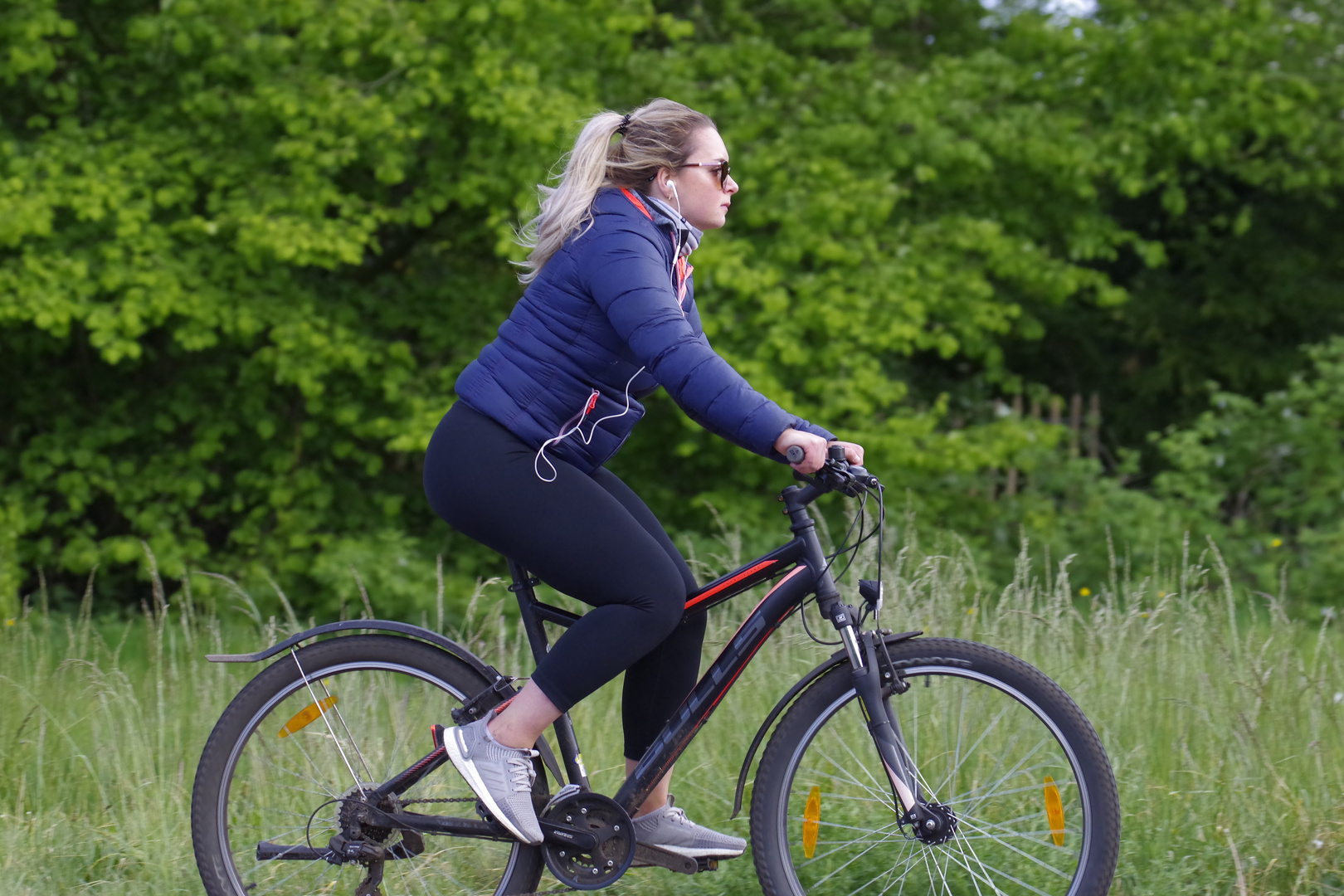 fahrrad auf dem gehweg