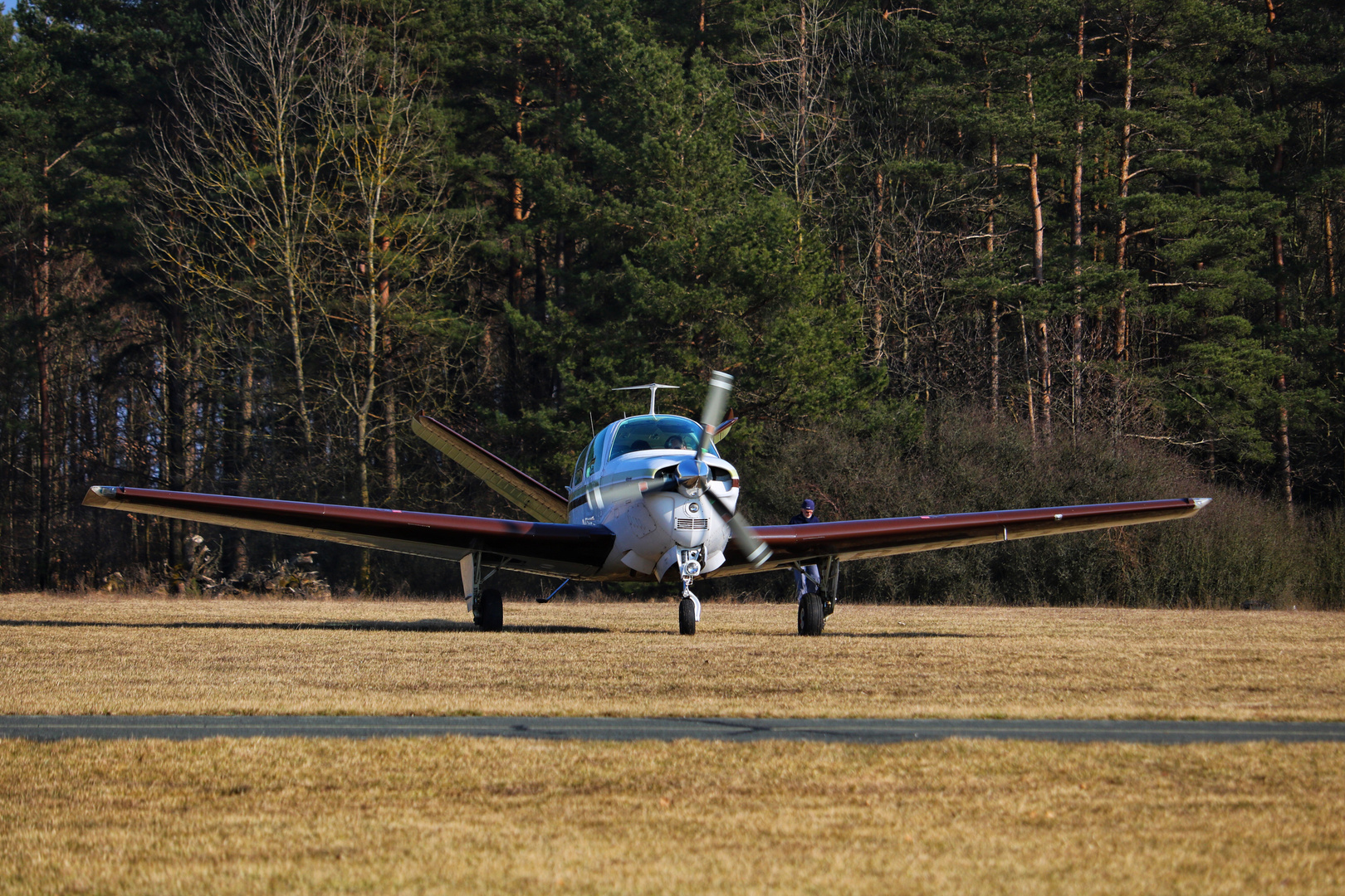 auf dem Flugplatz 