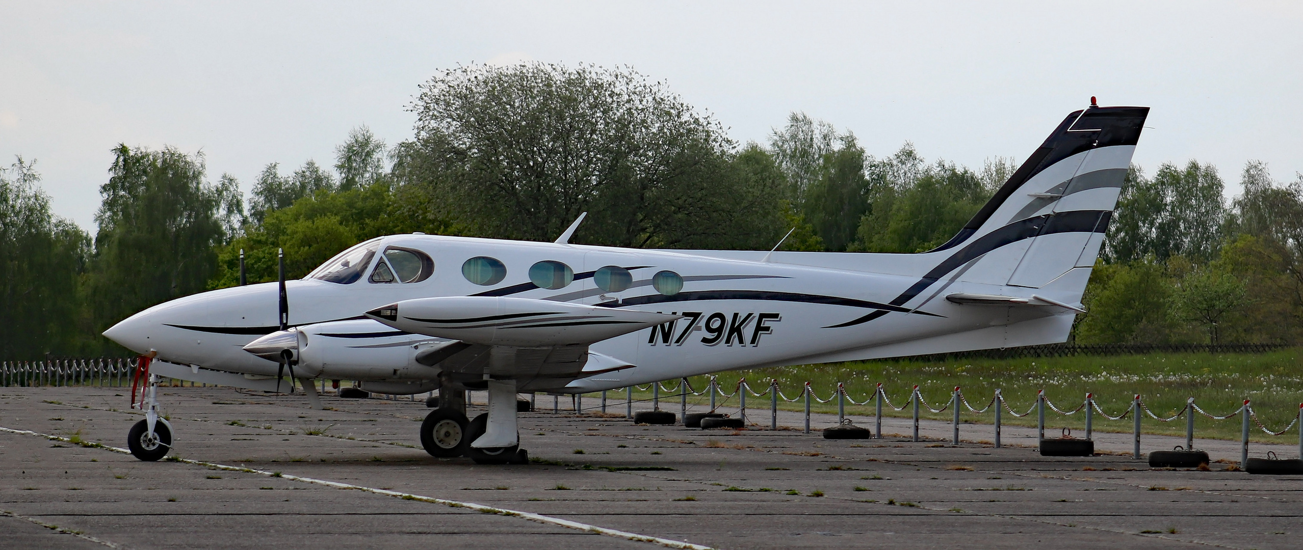 Auf dem Flugplatz in Ruheposition