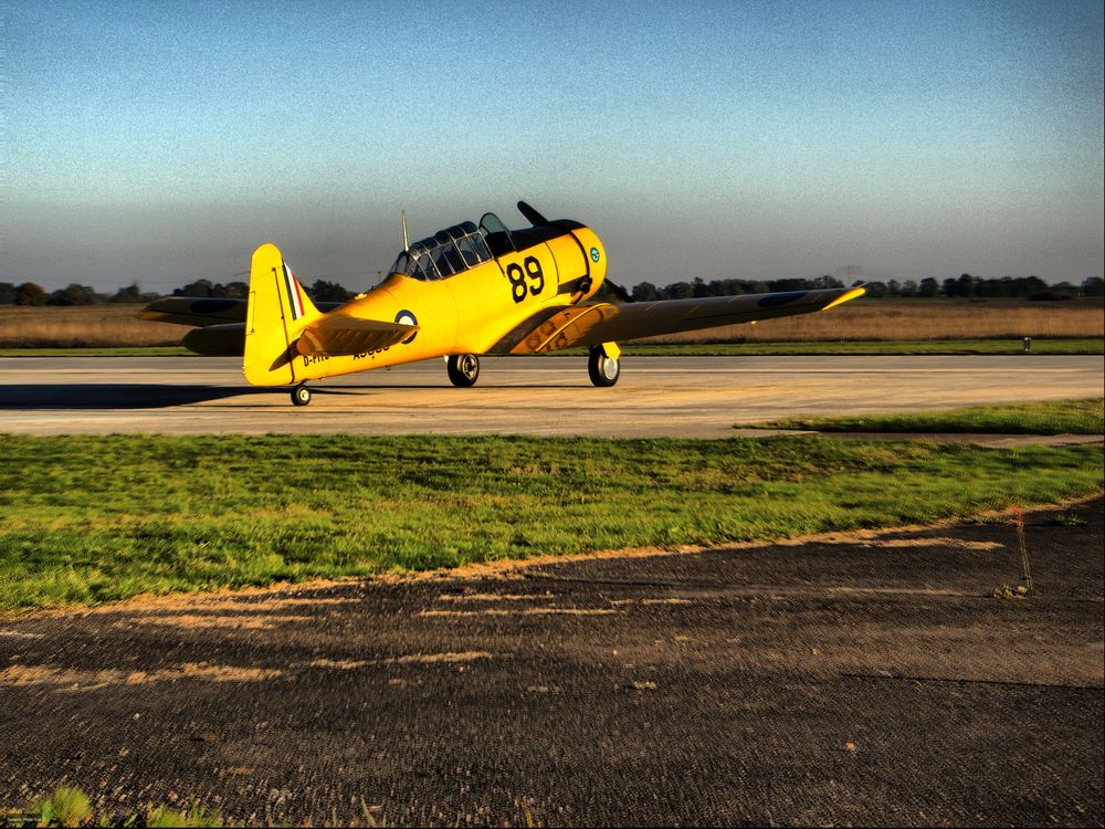 auf dem Flugplatz Straußberg