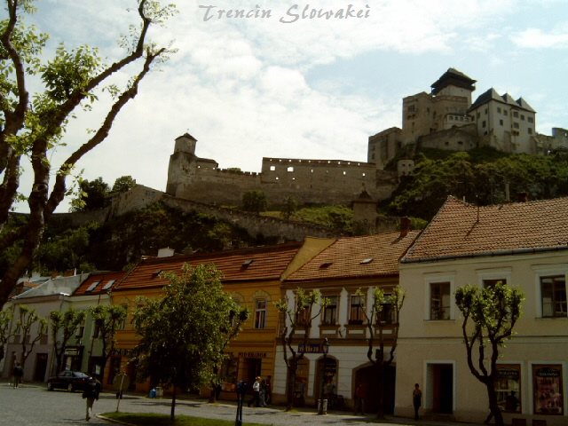 auf dem Friedenplatz in Trencin