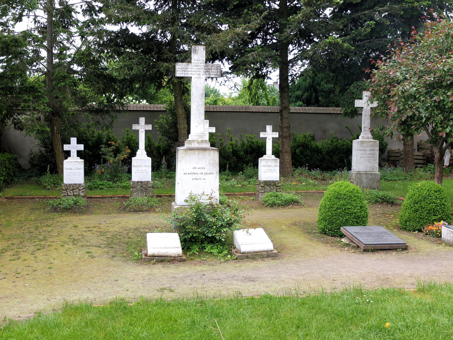 auf dem Friedhof 