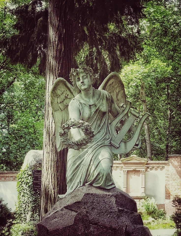 auf dem Friedhof 