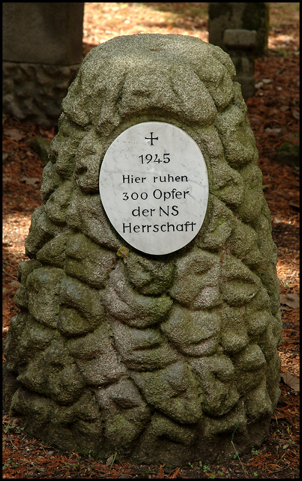 Auf dem Friedhof St. Peter, Straubing, Niederbayern