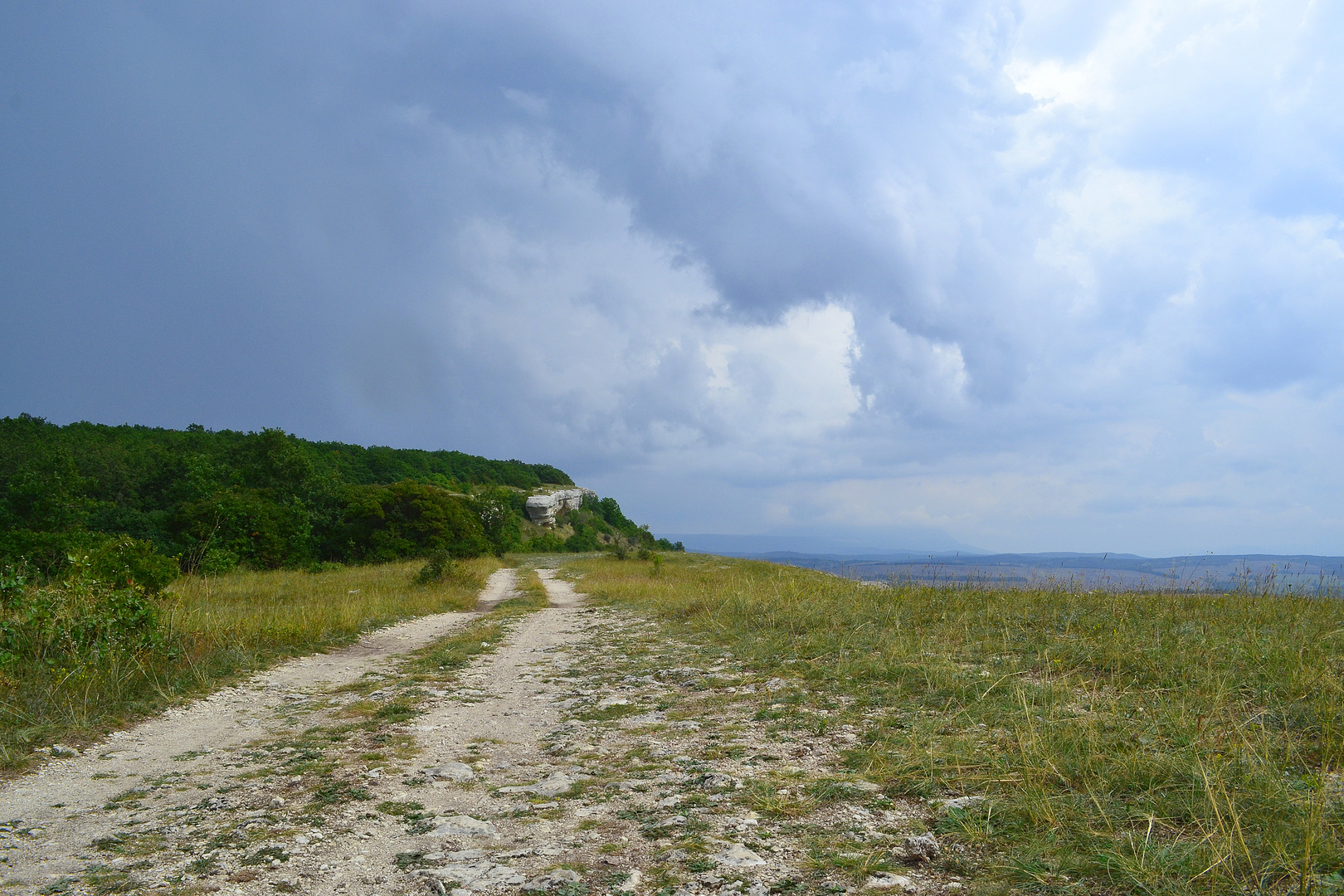 auf dem grünen Berg verdunkelte sich der Himmel