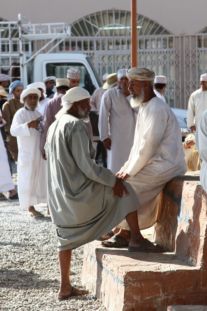 Auf dem Kamelmarkt in Sinaw, Oman 