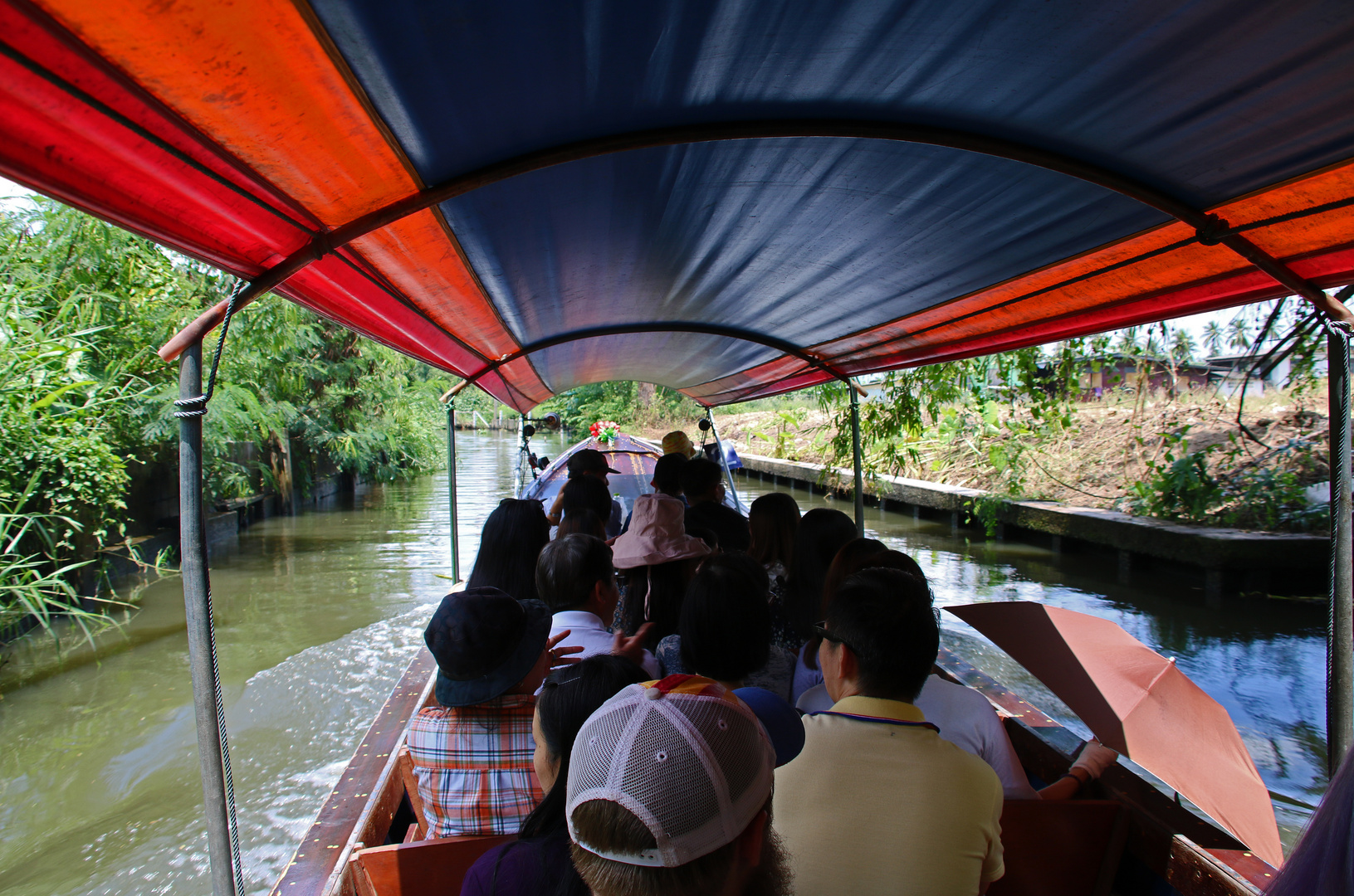 ... auf dem Khlong unterwegs