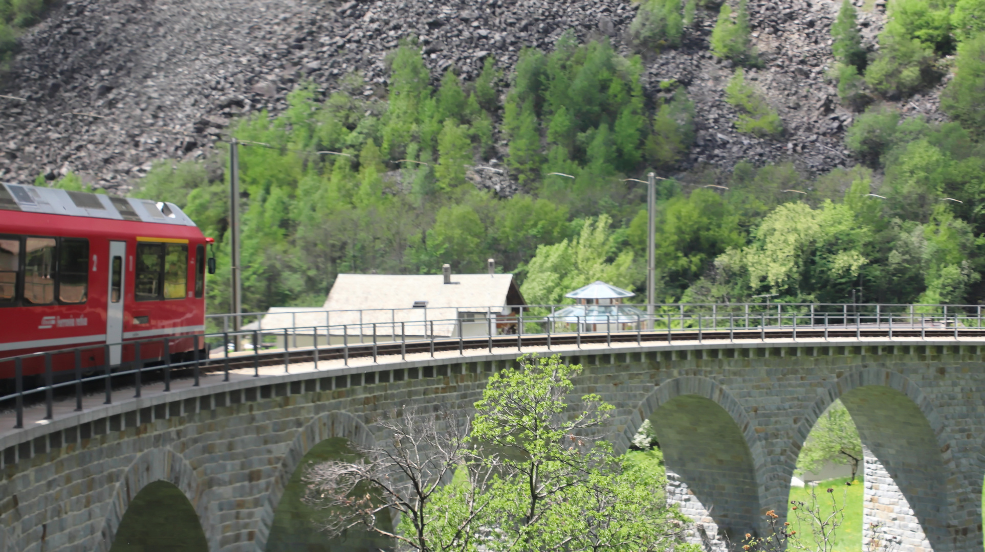 Auf dem Kreisviadukt in Brusio