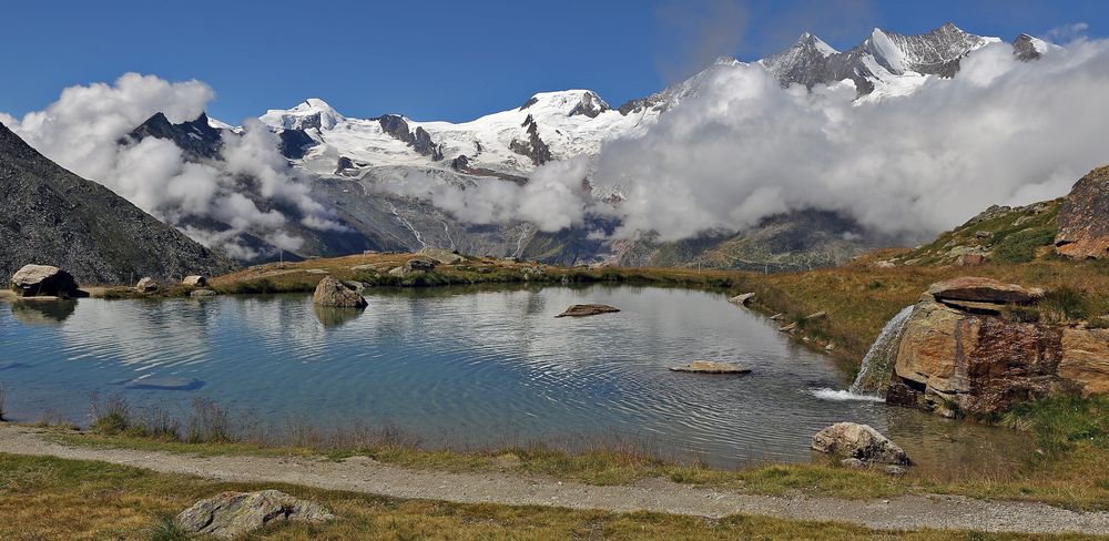 Auf dem Kreuzboden unterhalb von HohSaas und dem Weismies in 2397m