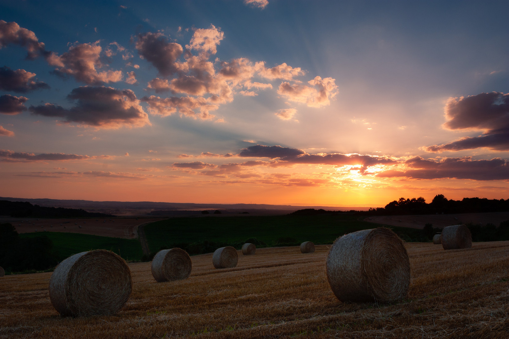 ~~ Auf dem Land ~~ Foto & Bild | sonnenuntergang, feld, himmel Bilder