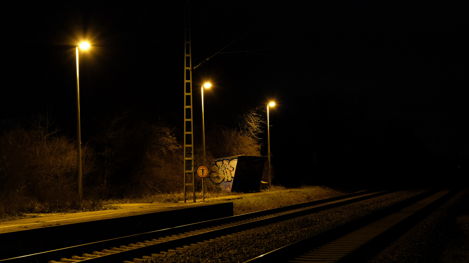 Auf dem Land - Der Bahnseiteig