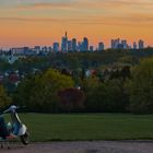 Auf dem Lohrberg in der goldenen Stunde, Ausblick auf Frankfurt am Main