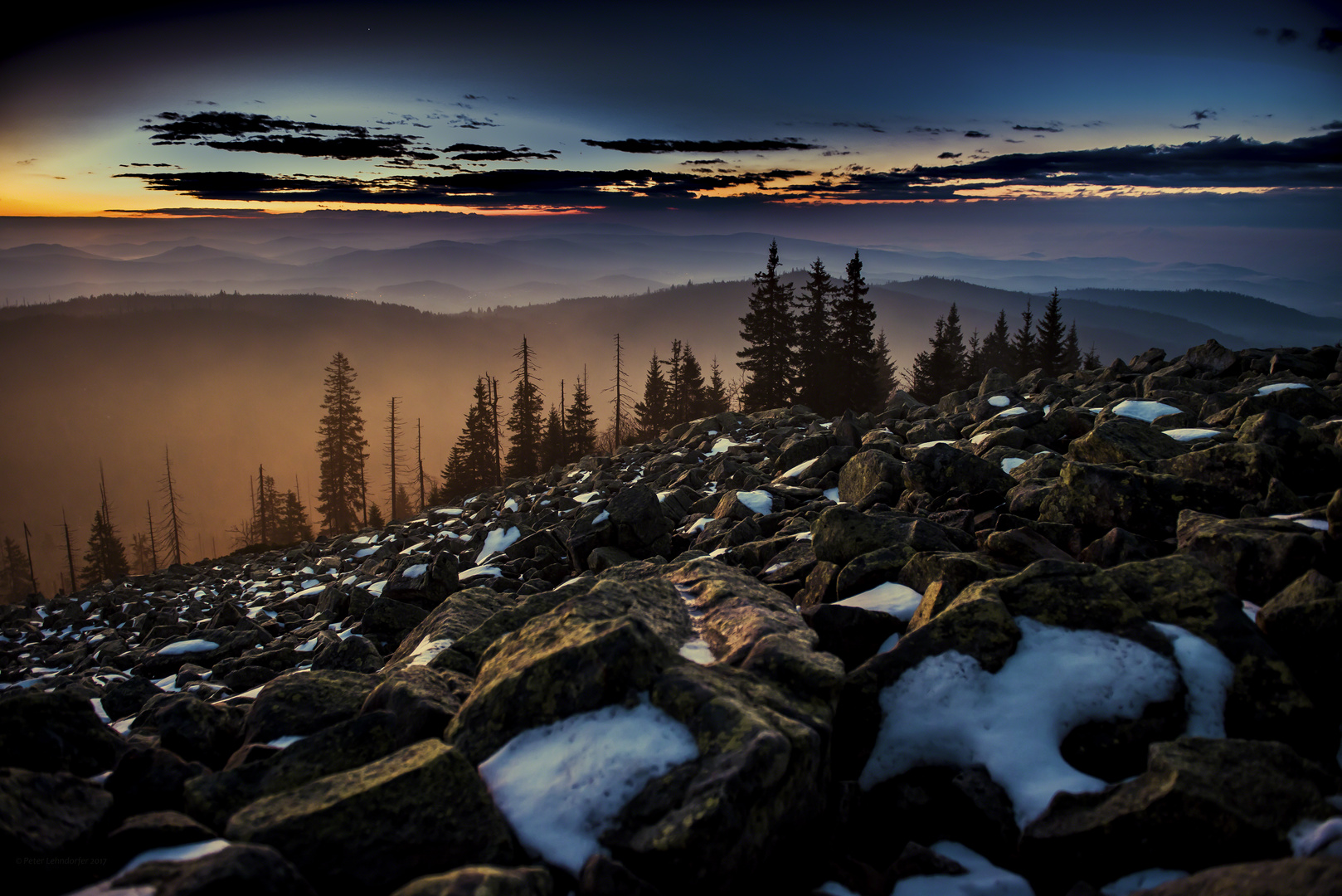 Auf dem Lusen kurz vor Sonnenaufgang