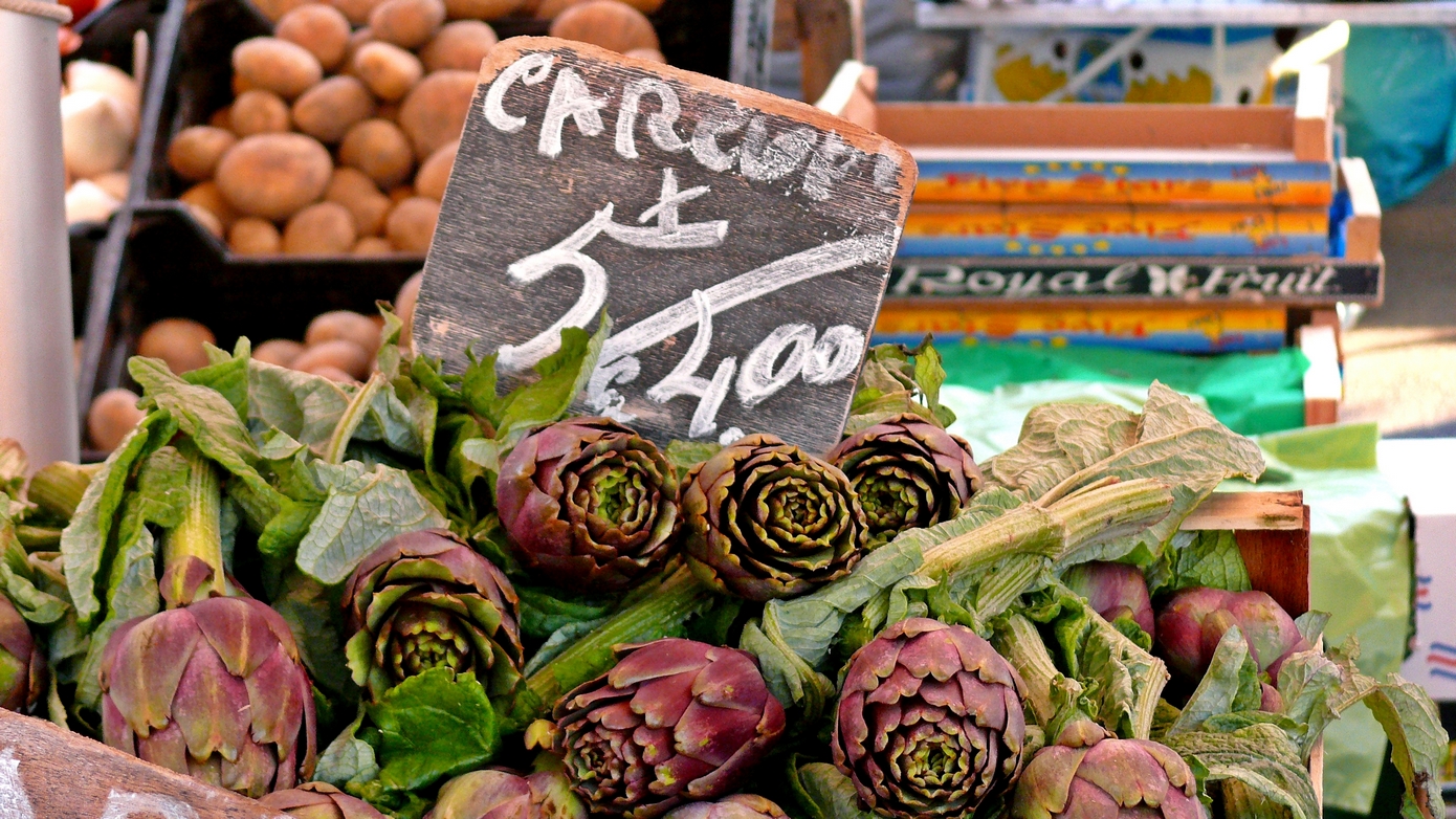 Auf dem Markt in einer italienischen Kleinstadt