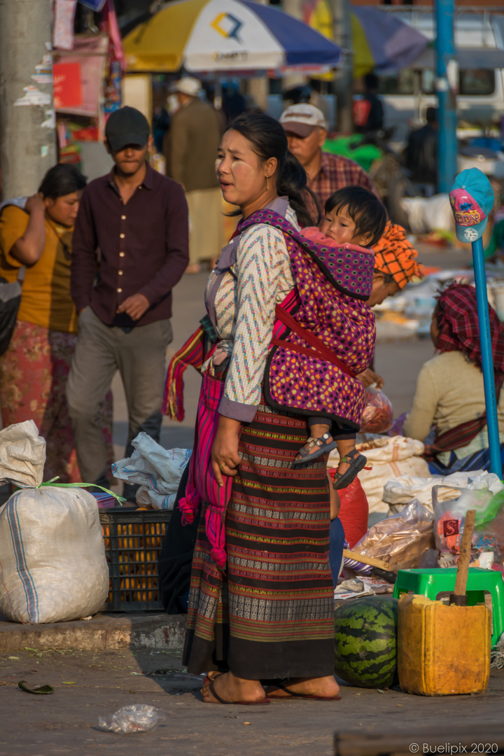 auf dem Markt in Kalaw (© Buelipix)