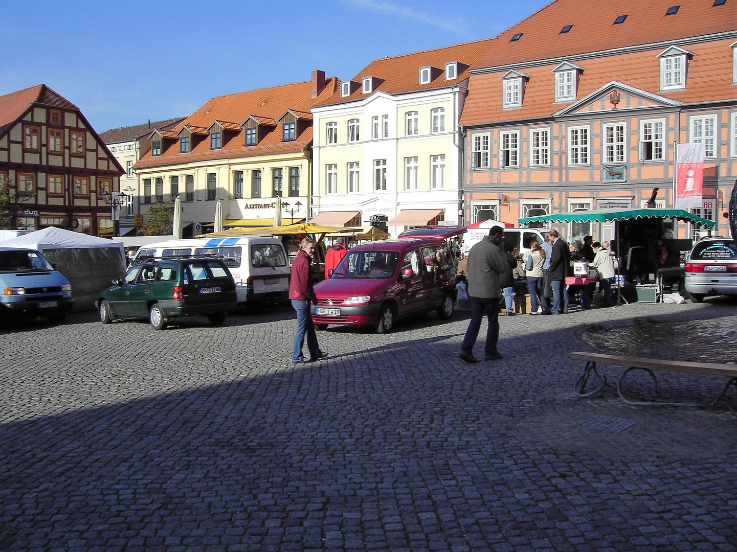 Auf dem Marktplatz In der Stadt Waren März 2014