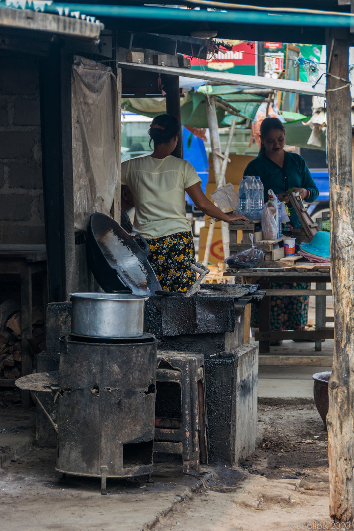 auf dem Nan Pan Market in Nampan (© Buelipix)