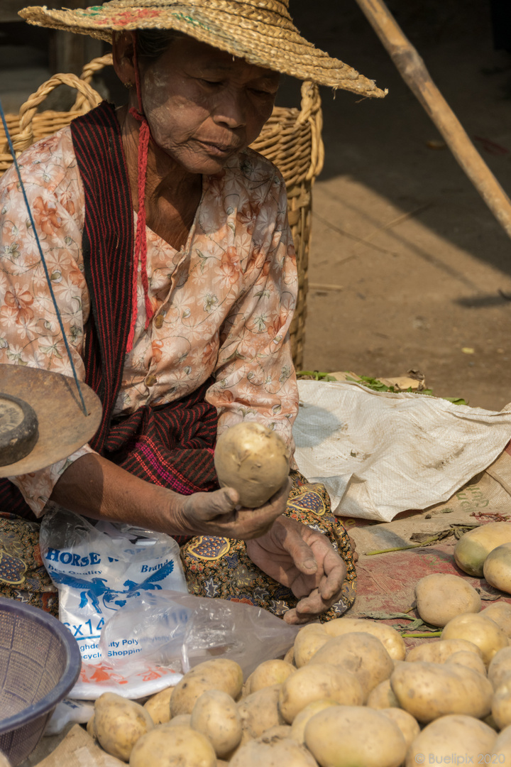 auf dem Nan Pan Market in Nampan (© Buelipix)