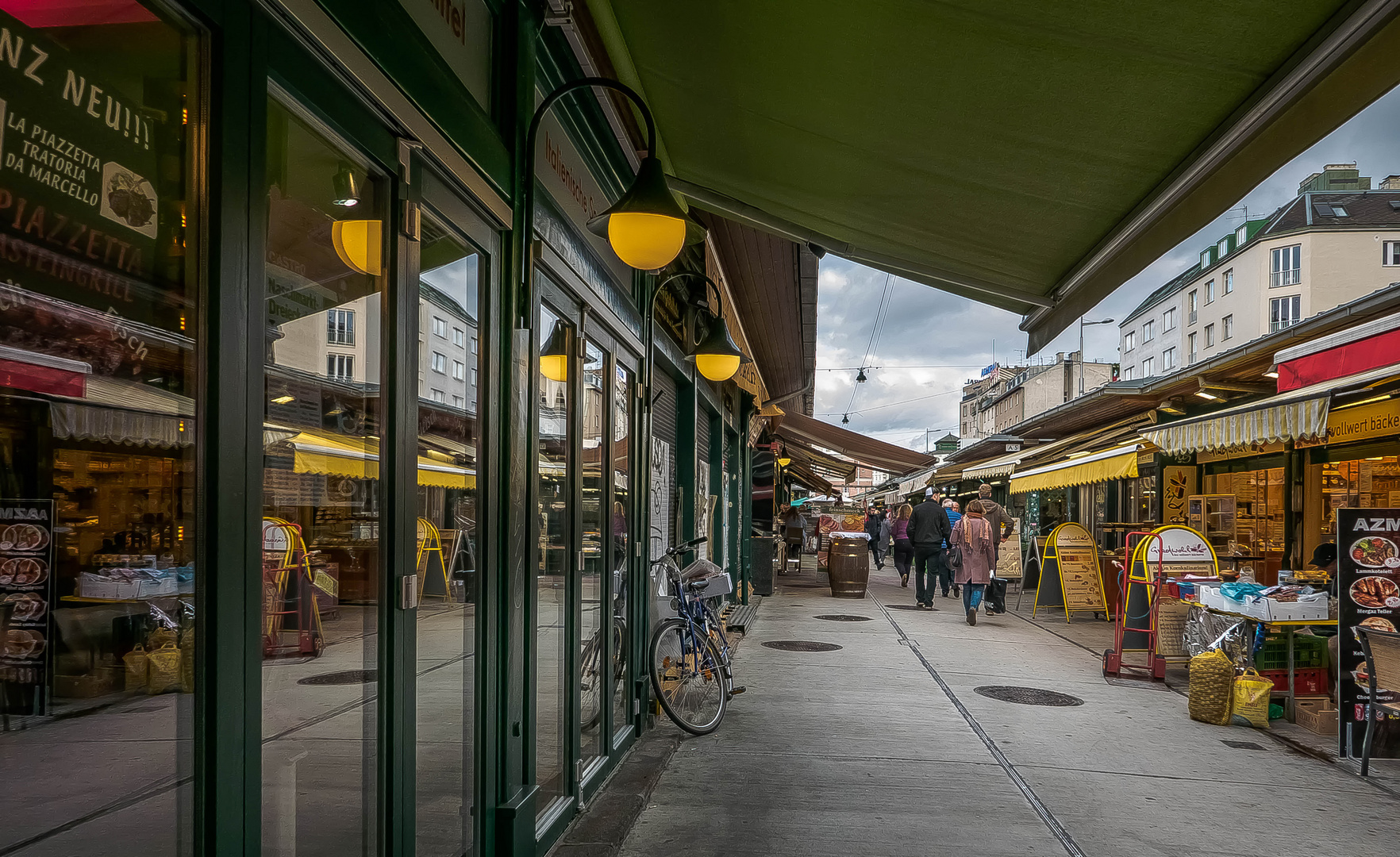 Auf dem Naschmarkt