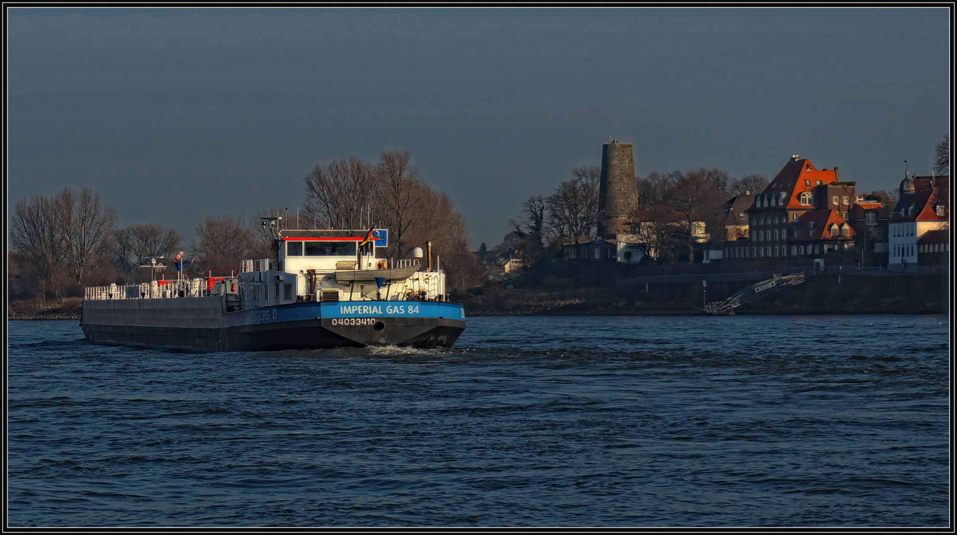 Auf dem Niederrhein Höhe Kaiserswerth