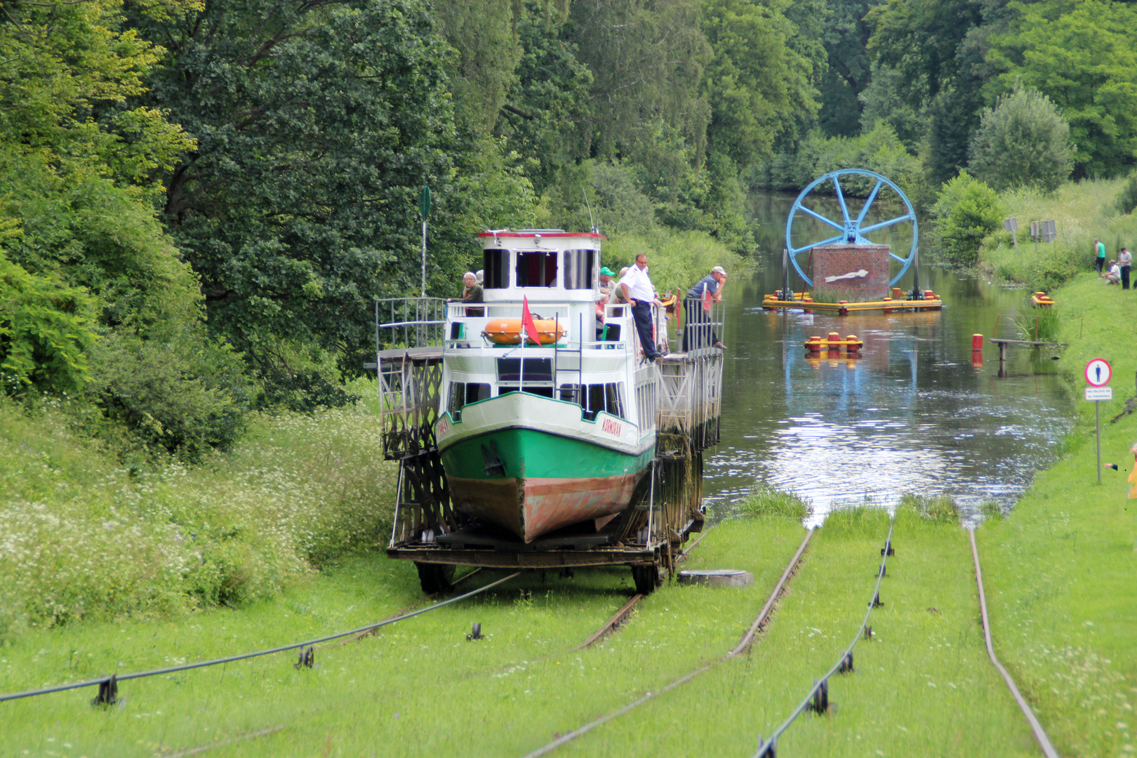 Auf dem Oberlandkanal in Masuren: Statt einer Schleuse