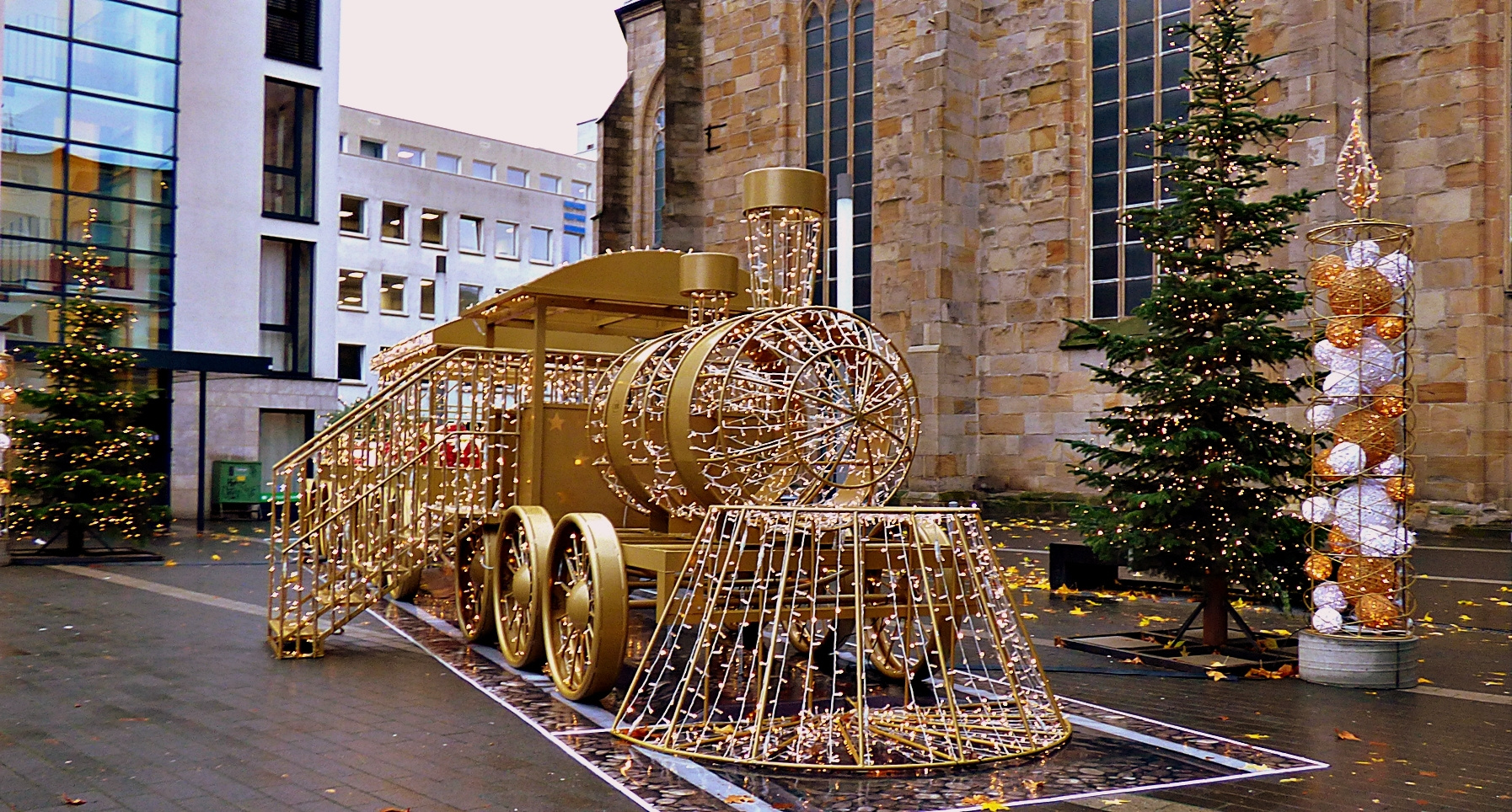 Auf dem Petrikirchenplatz . . .