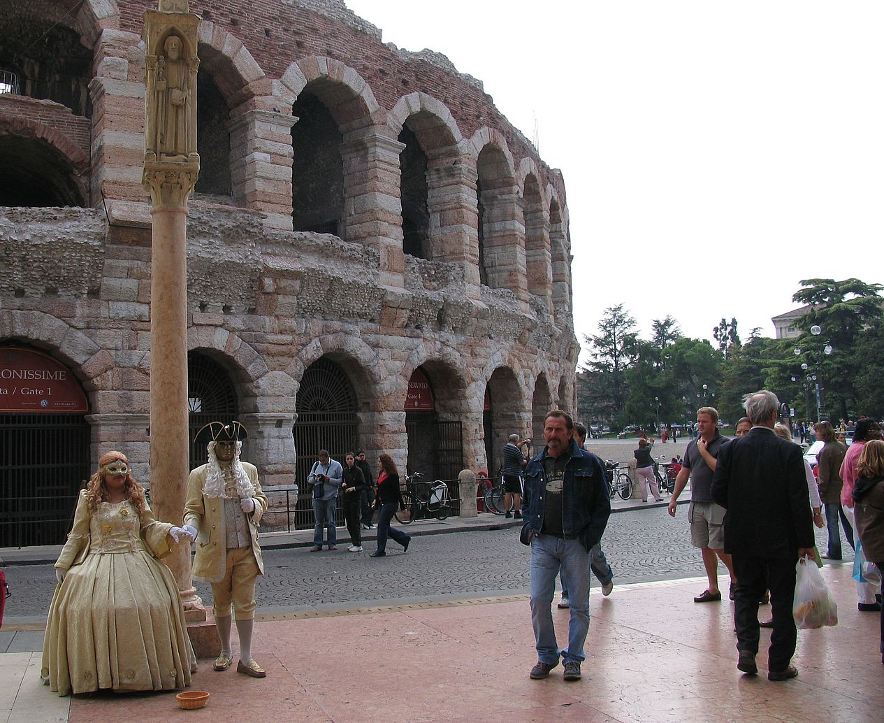 Auf dem Piazza Bra von Verona